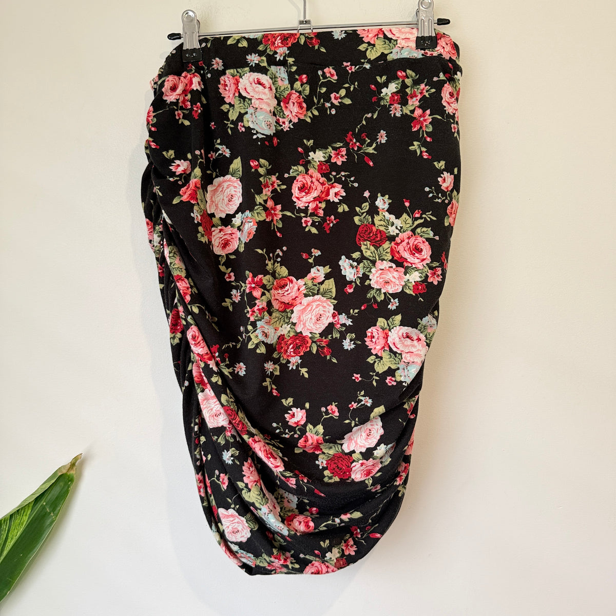 White Chalk Black Floral Print Ruched Skirt Size 12