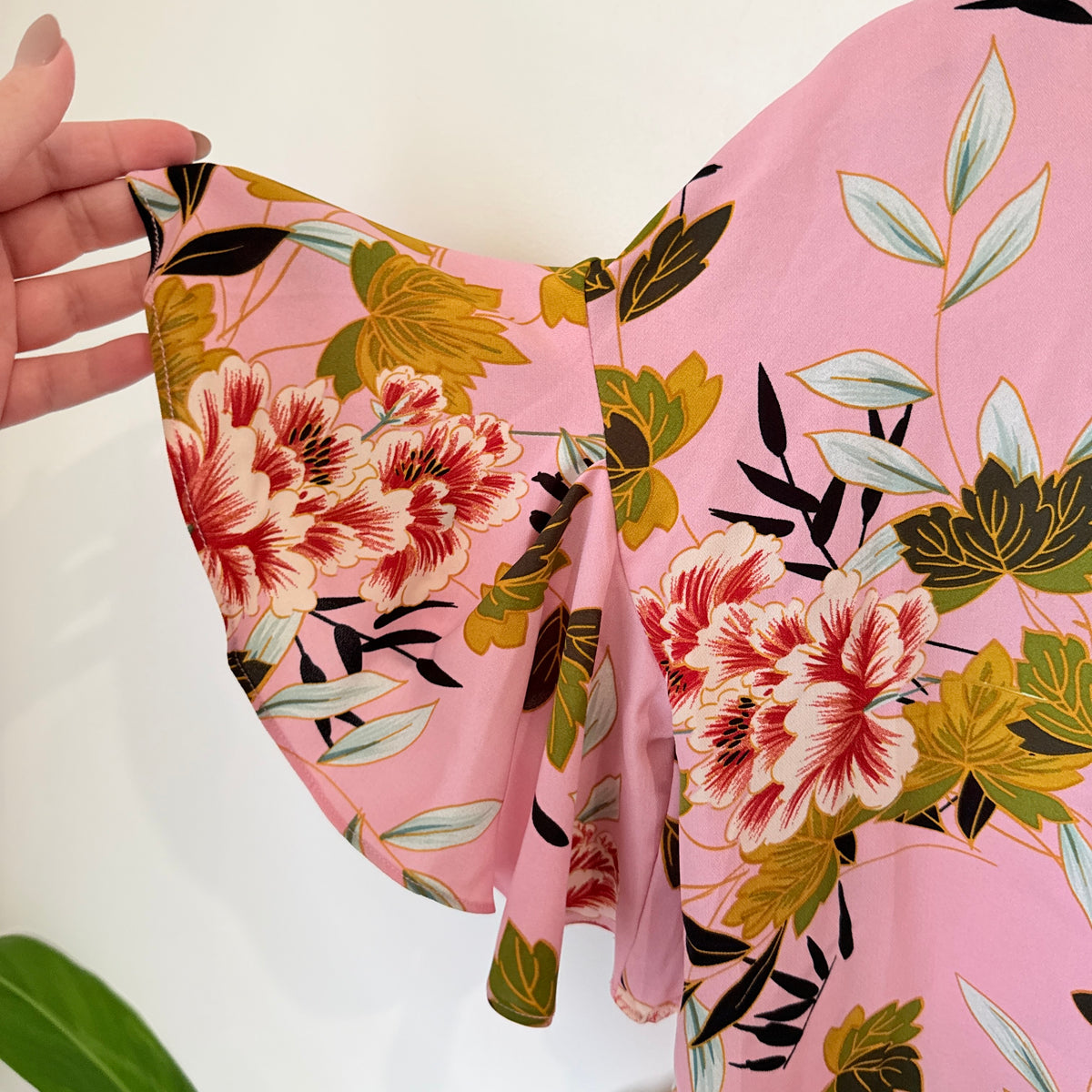 Augustine Pink Floral Print Flutter Sleeve Top Size S
