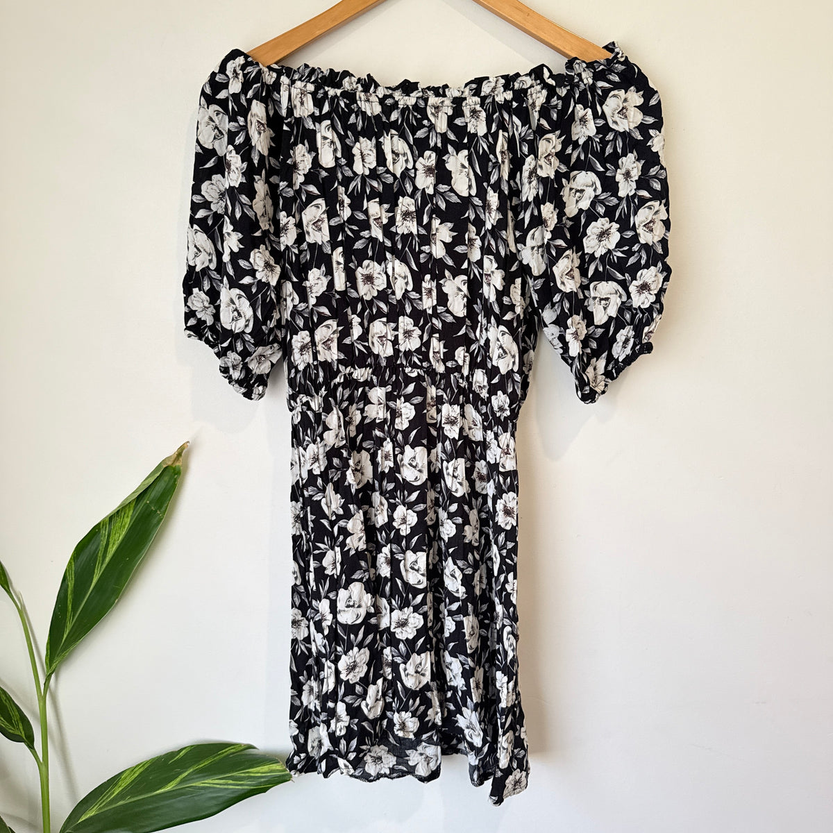 Chic a Booti Black and White Floral Off Shoulder Dress Size 10