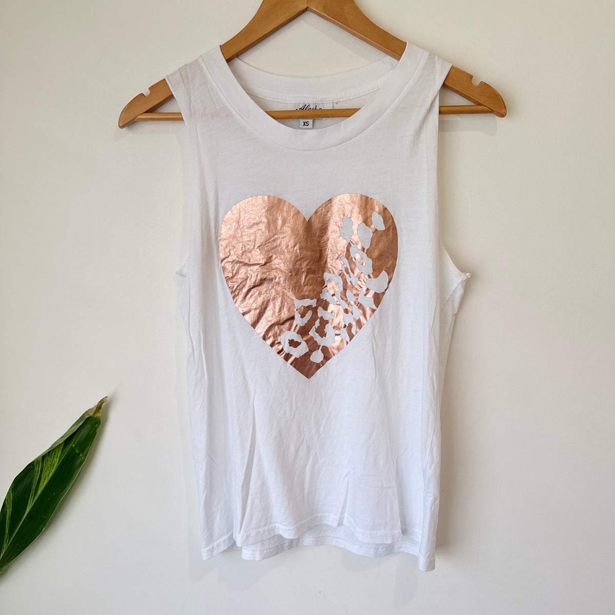 Alaska Tees White Rose Gold Heart Print Tank Size XS