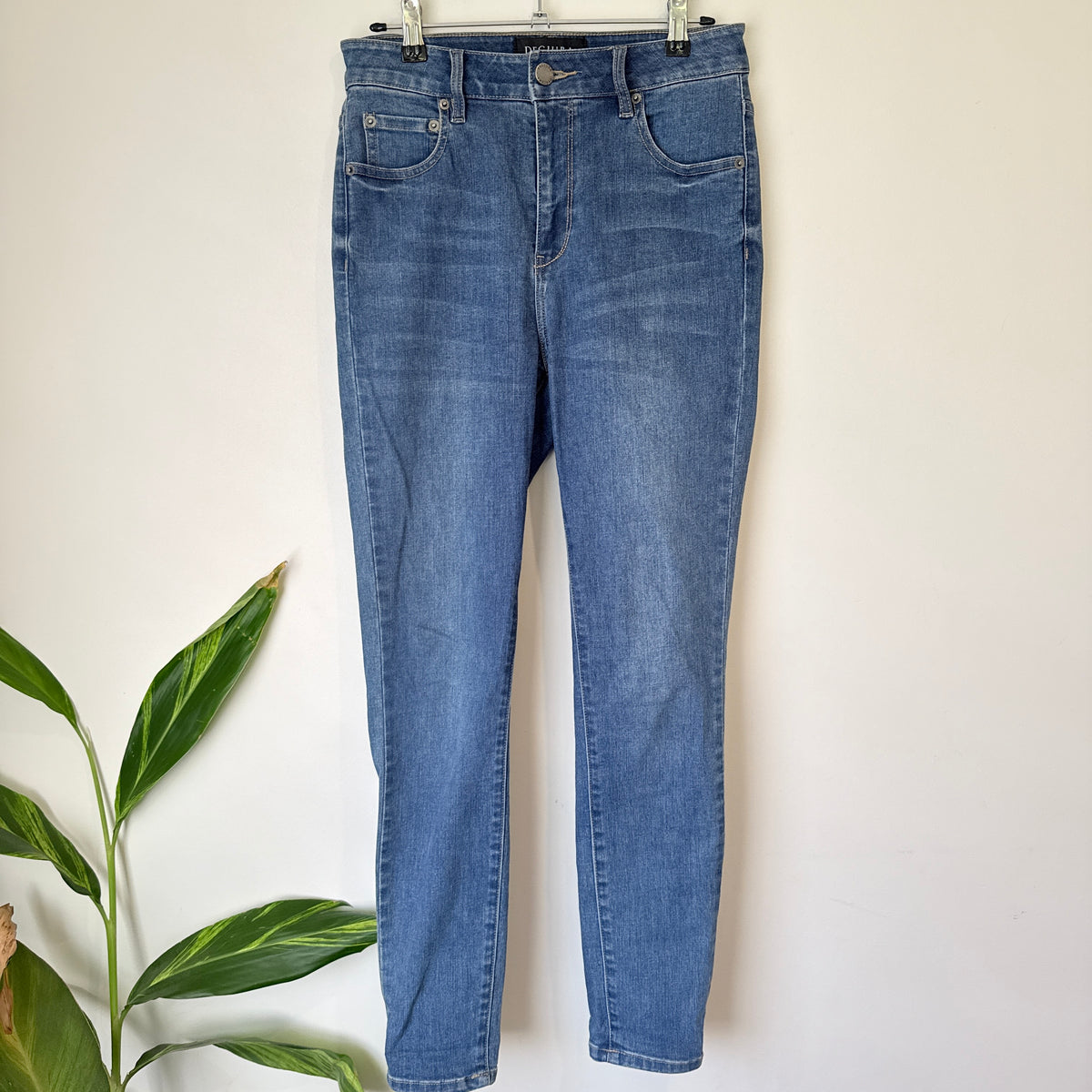 Decjuba Denim Mid Blue Skinny Jeans Size 10