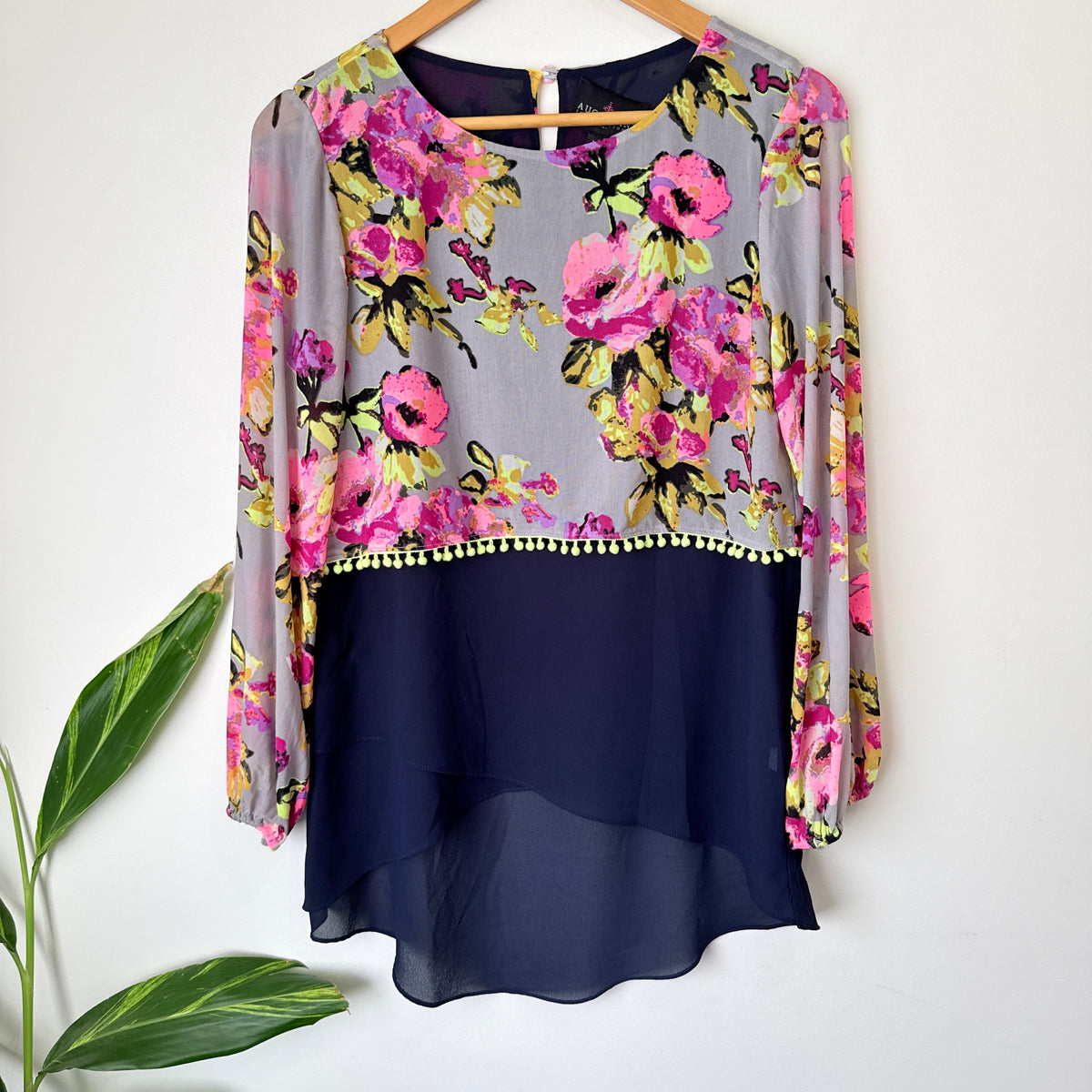 Augustine Grey and Pink Floral Print Pom Pom Trim Tunic Size XS