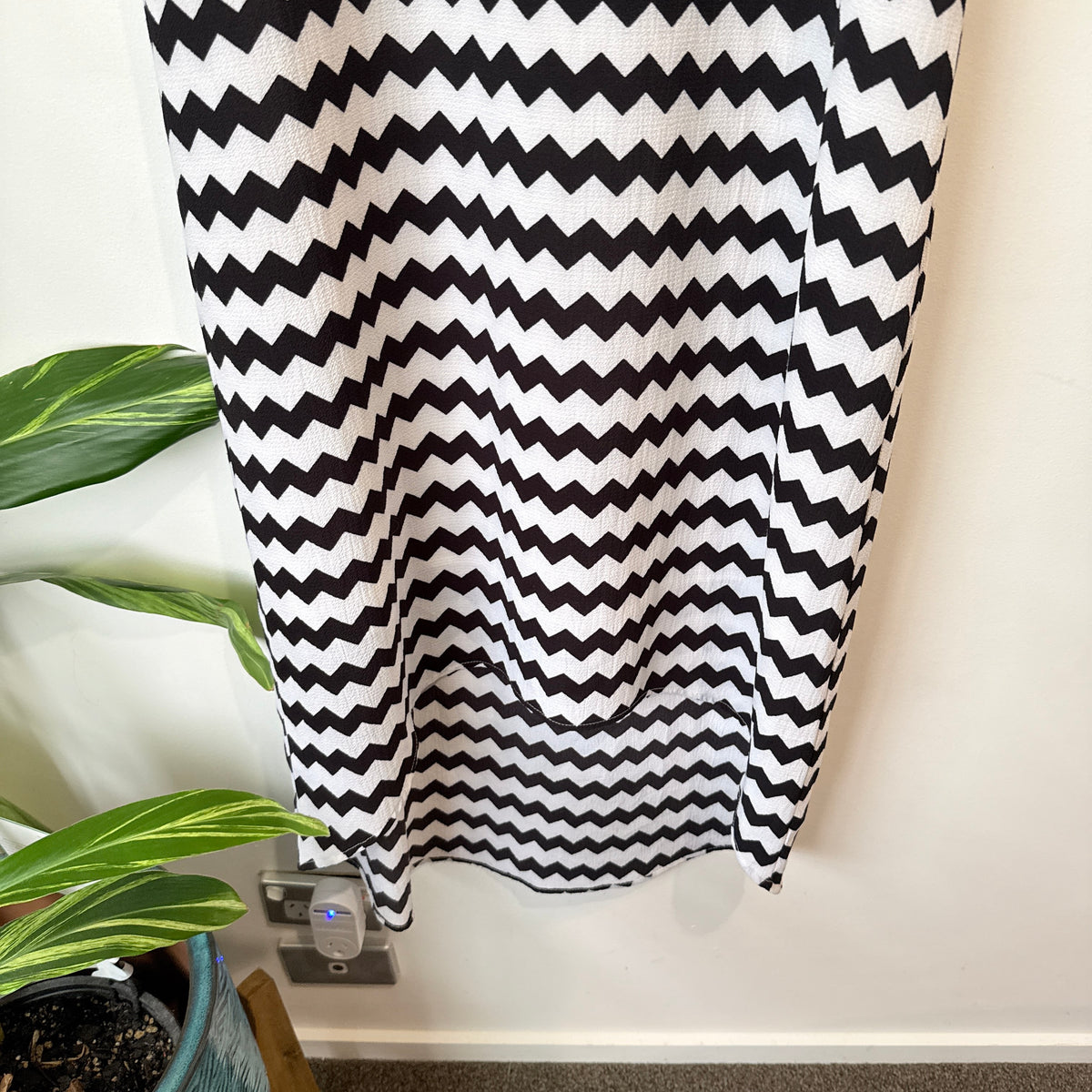 Charlo Black and White Chevron Print Dress Size 8