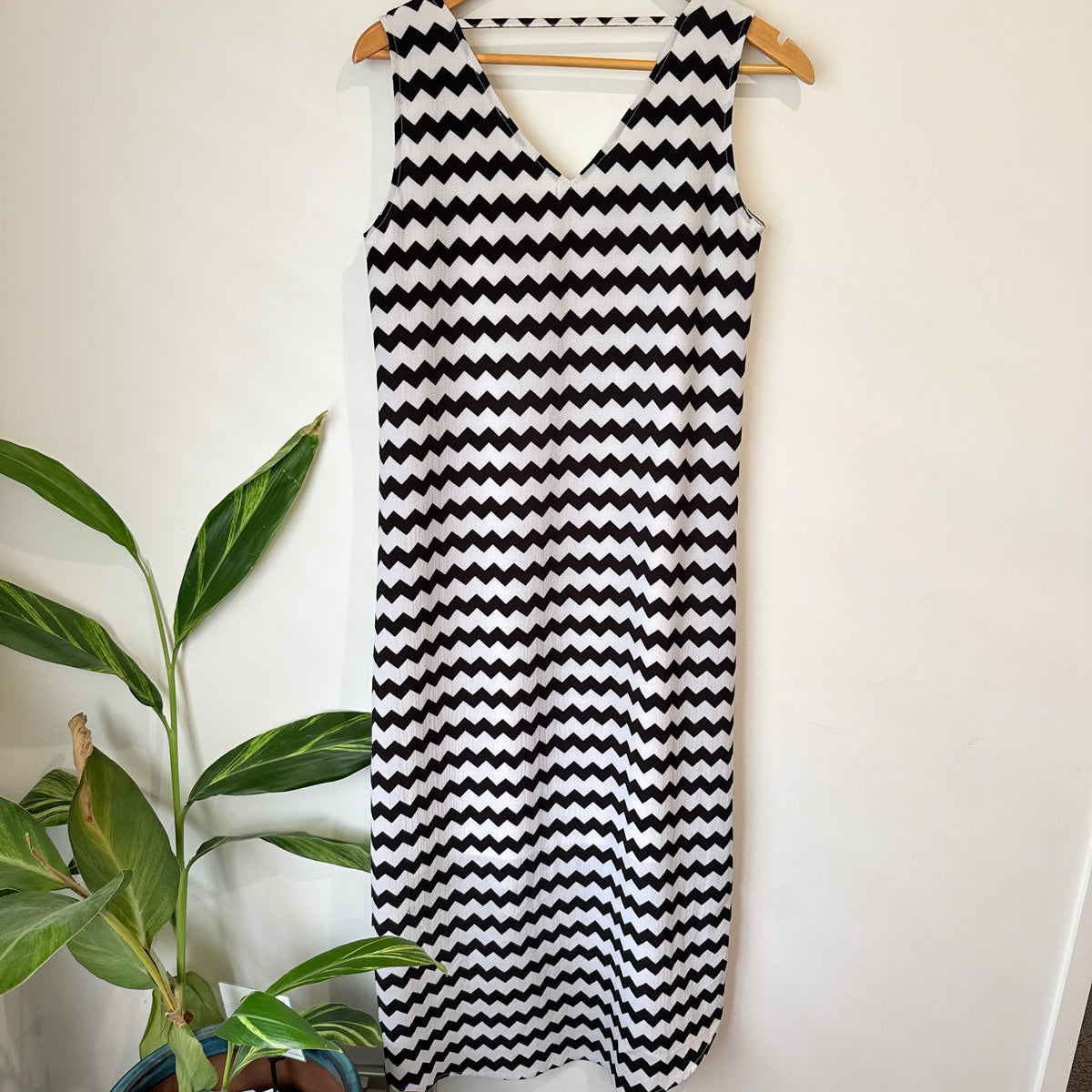 Charlo Black and White Chevron Print Dress Size 8