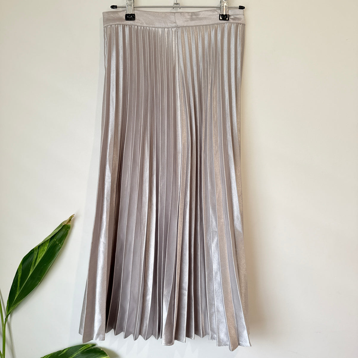 Max Champagne Metallic Pleated Midi Skirt Size 6