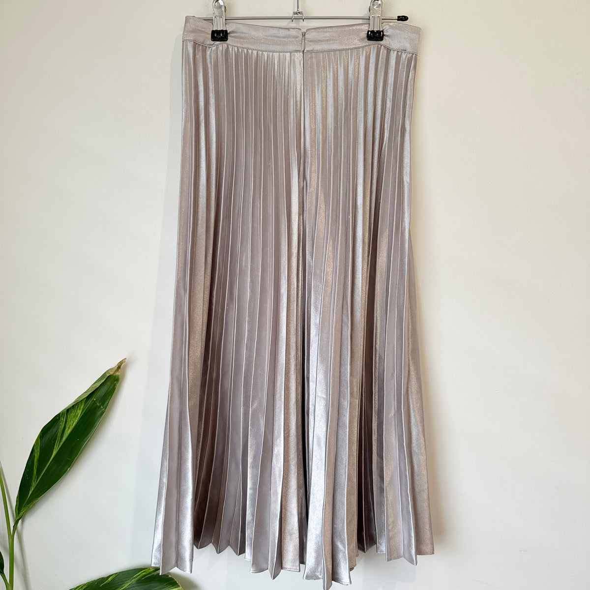 Max Champagne Metallic Pleated Midi Skirt Size 6