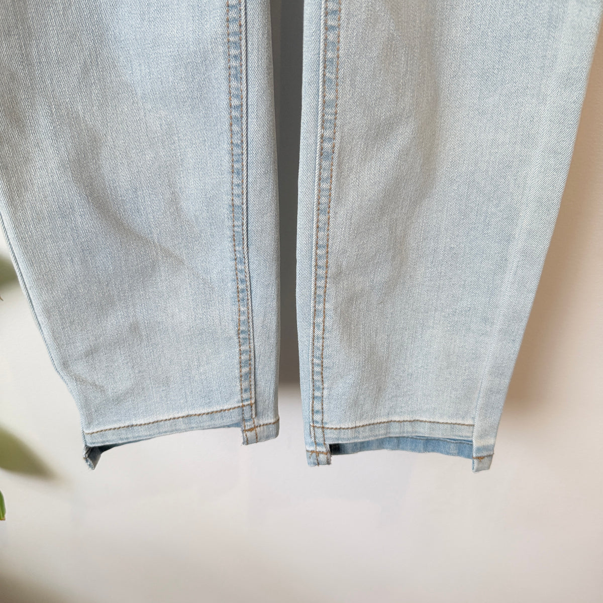 Betty Basics Light Wash Distressed Jeans Size 8