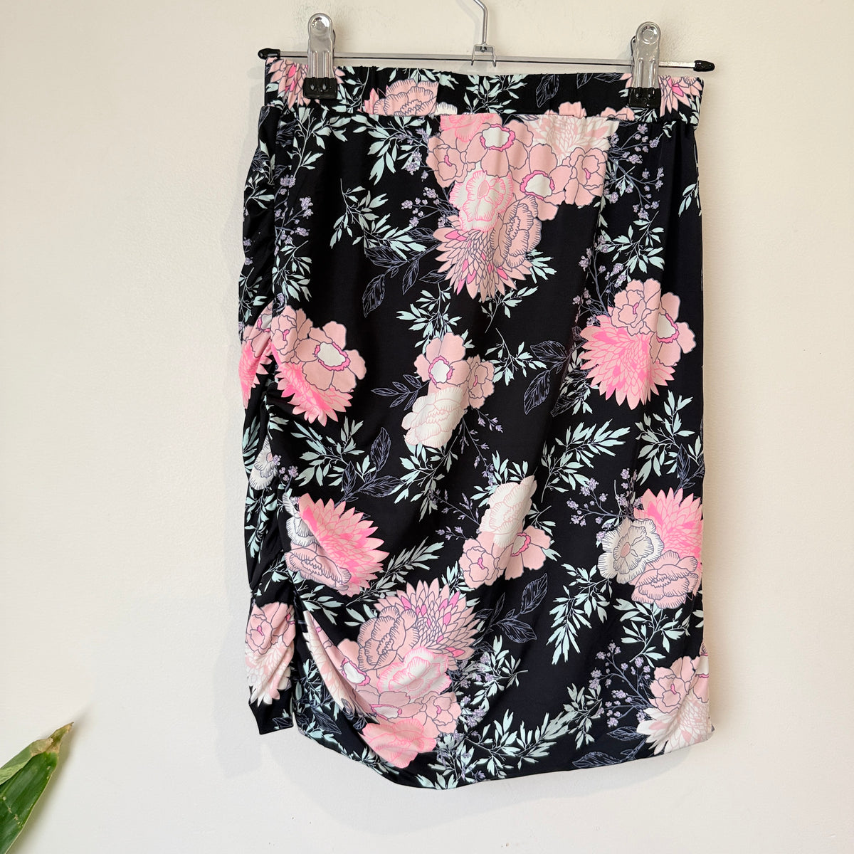 Charlo Black Floral Print Skirt Size 8