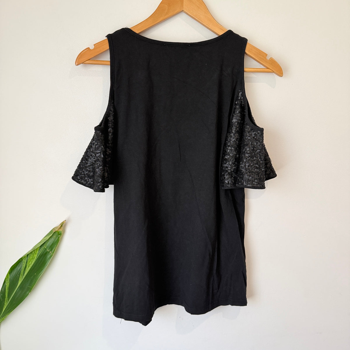 Alaska Tees Black Sequin Cold Shoulder Print Top Size XS