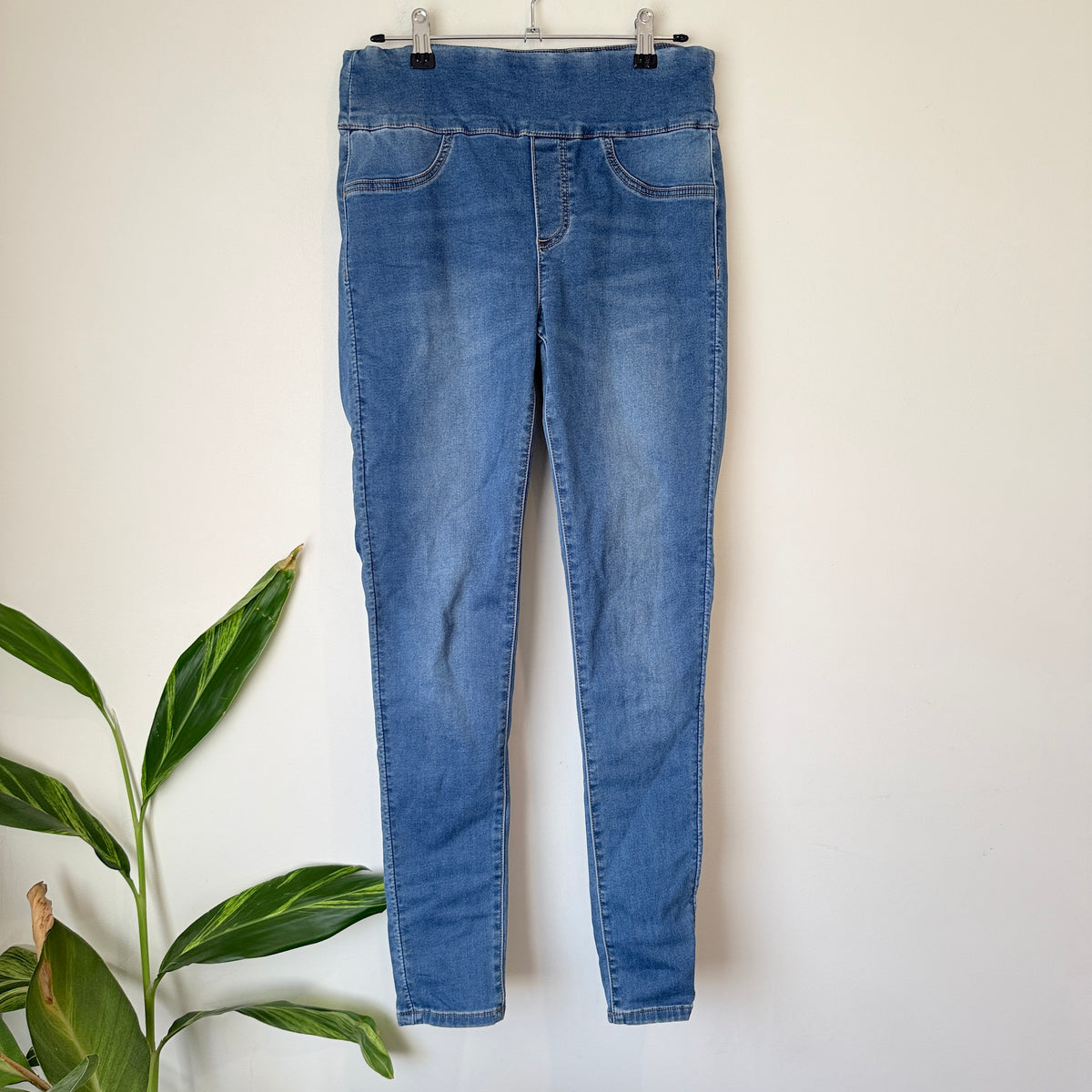 Decjuba Mid Blue Pull On Skinny Jeans Size 12