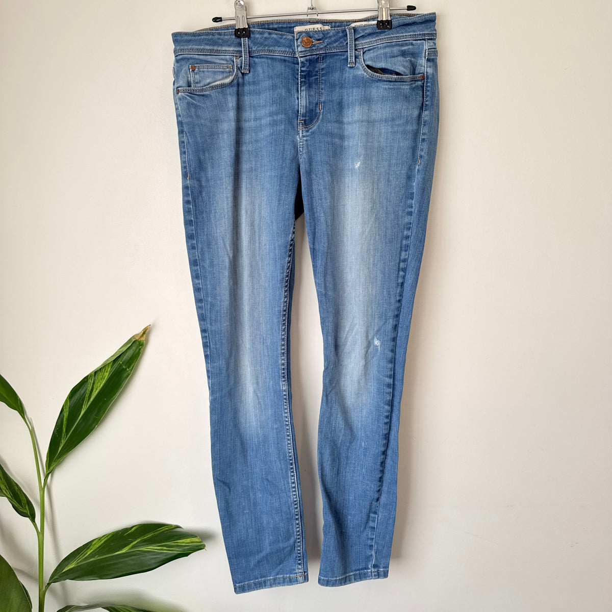 Guess Light Wash Power Stretch Skinny Jeans Size 30