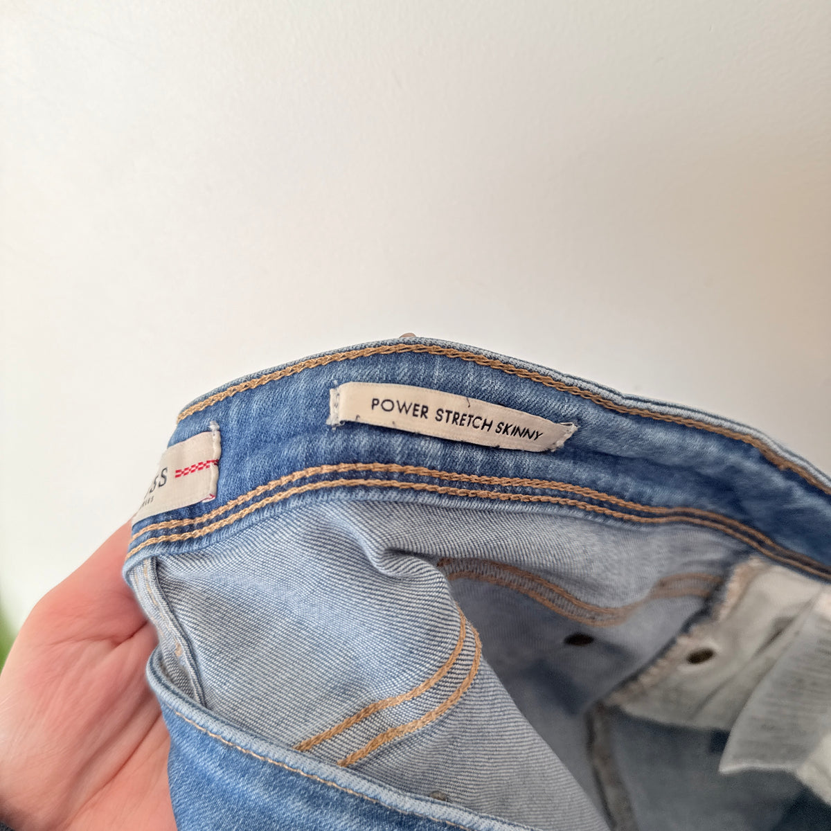 Guess Light Wash Power Stretch Skinny Jeans Size 30