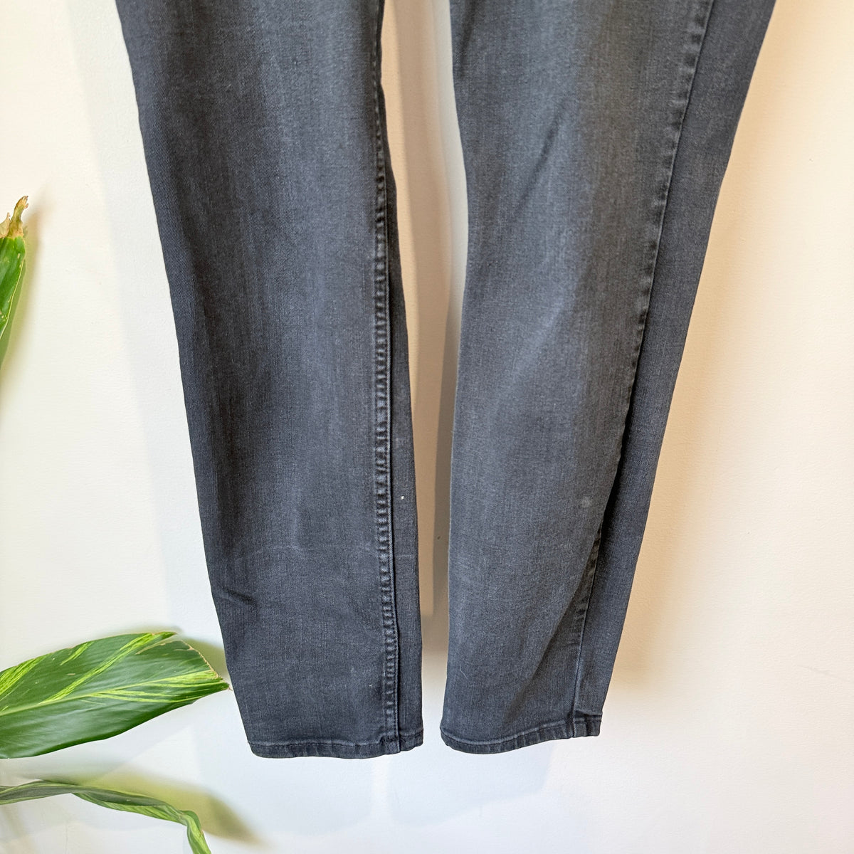 Guess Faded Black Power Skinny Jeans Size 30