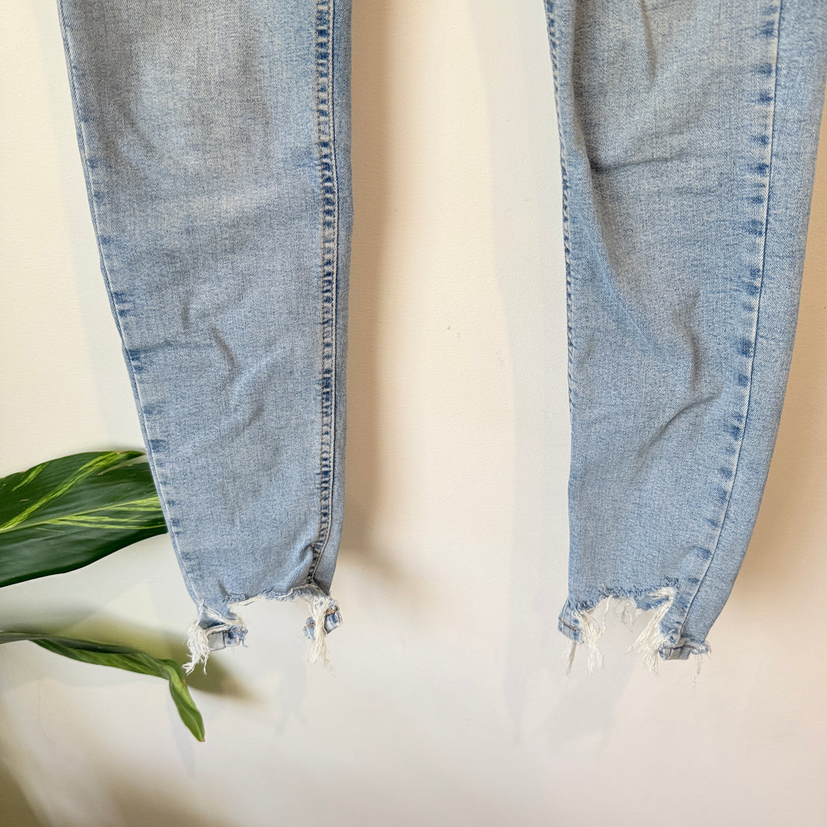 Topshop Light Wash Raw Hem Jeans Size W26 L32