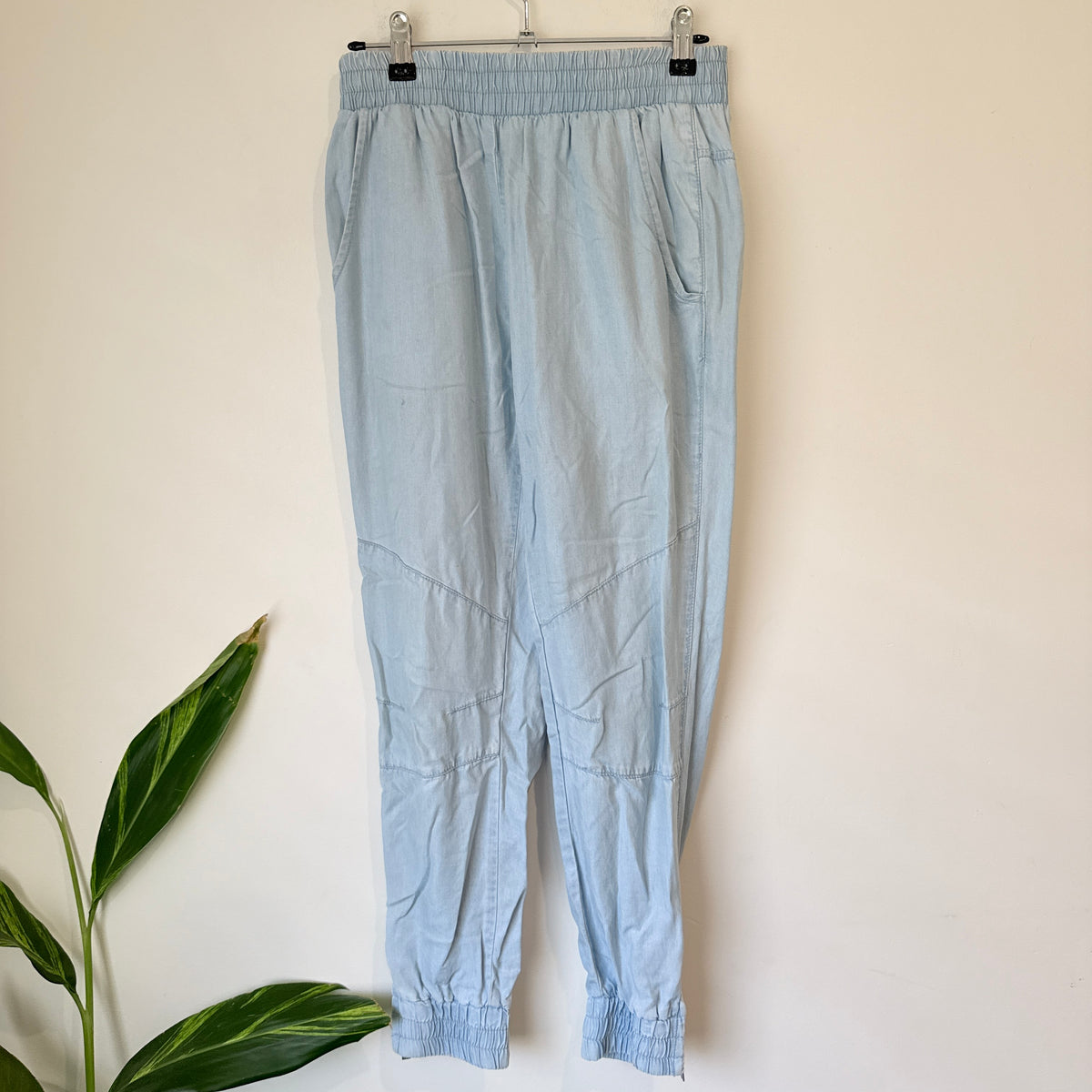 Witchery Light Blue Chambray Tapered Pants Size 6