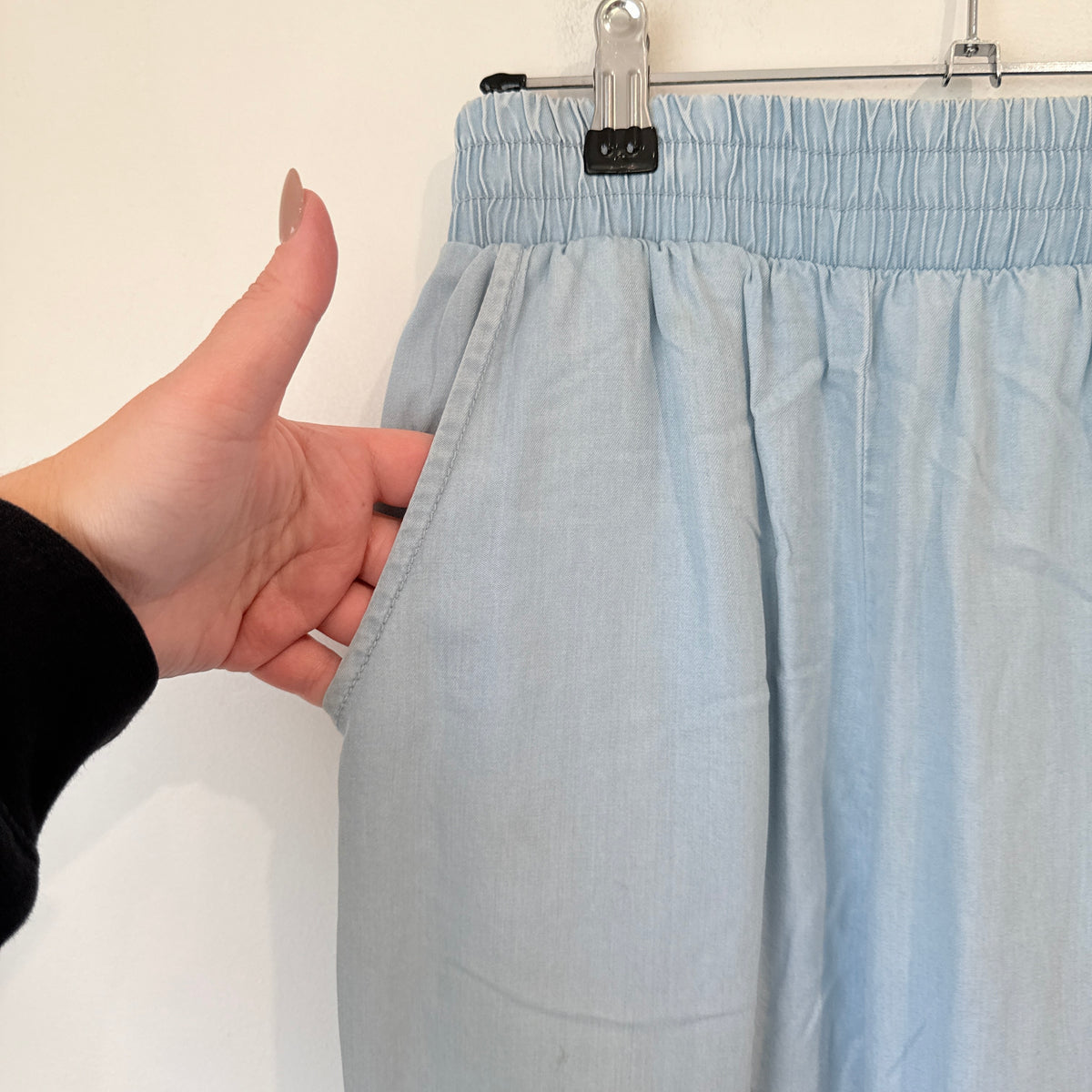 Witchery Light Blue Chambray Tapered Pants Size 6