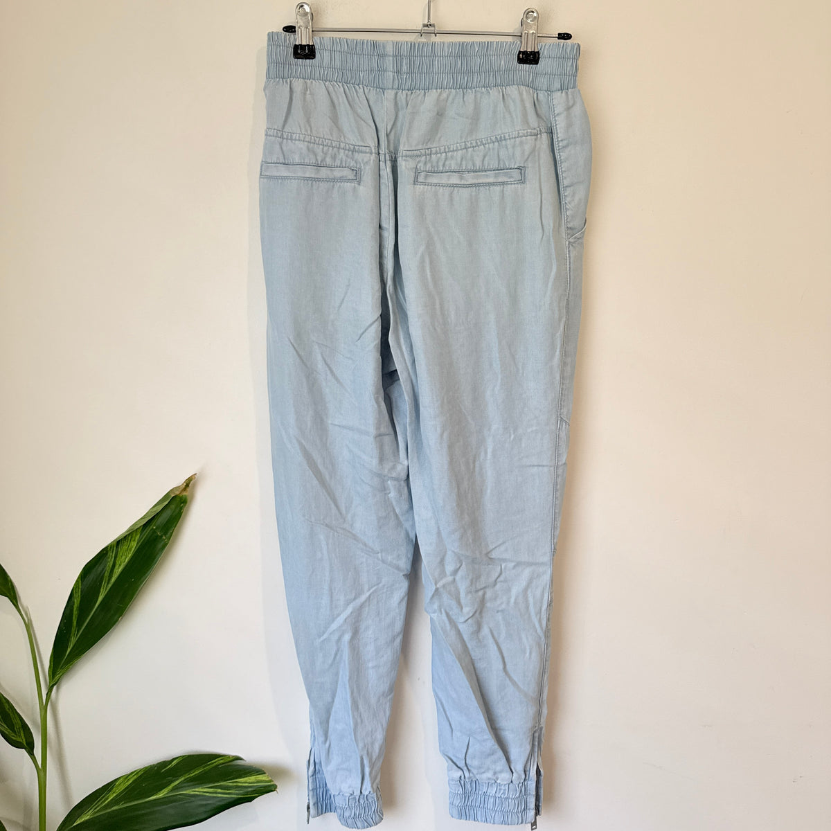 Witchery Light Blue Chambray Tapered Pants Size 6