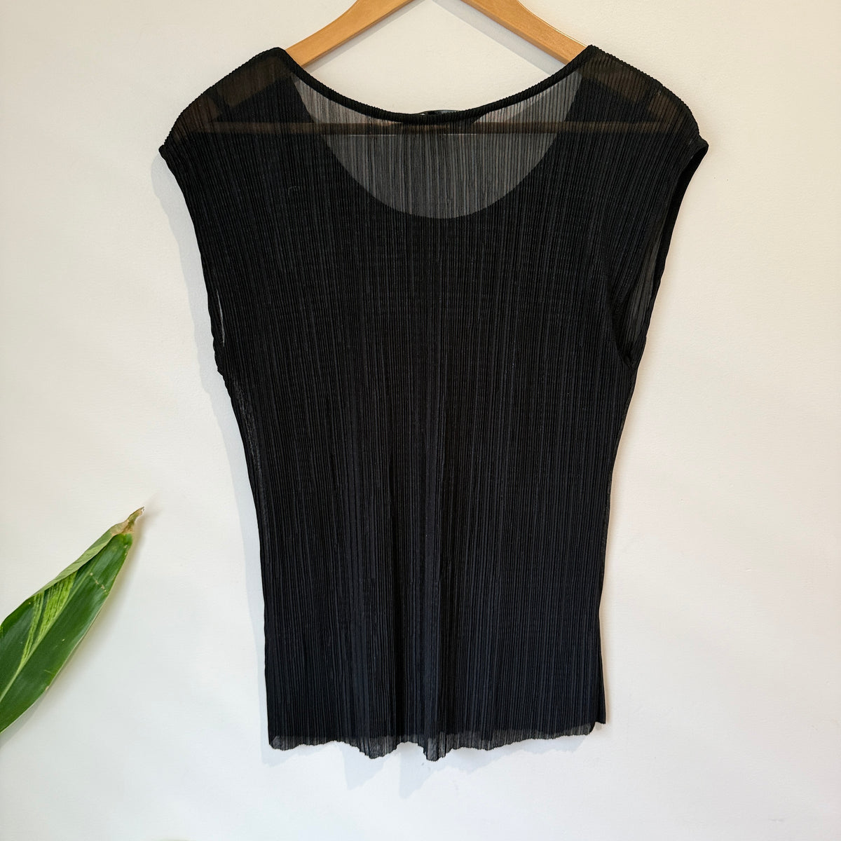 Forever New Black Plisse Cap Sleeve Top Size 4