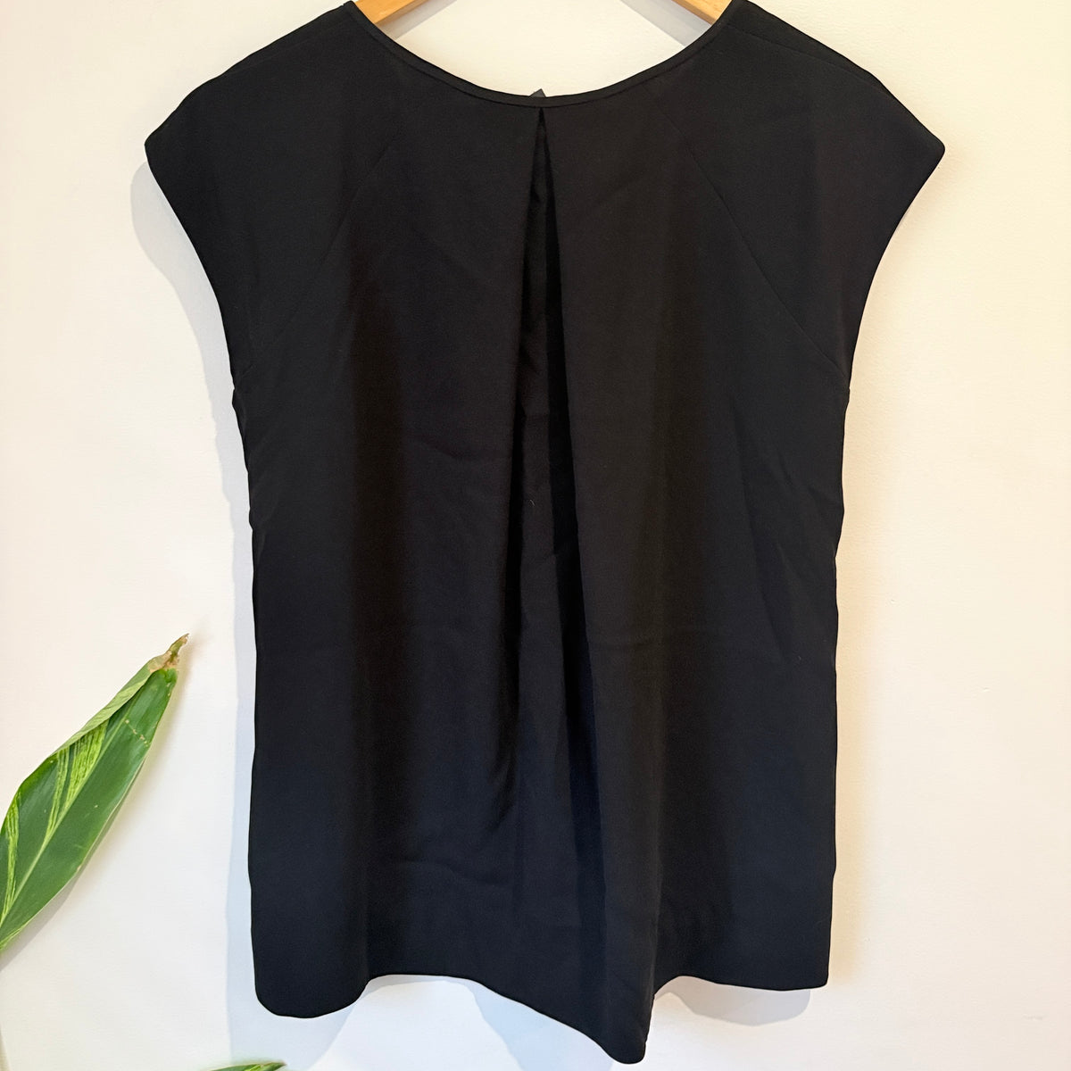 Club Monaco Black Lace Cap Sleeve Top Size S