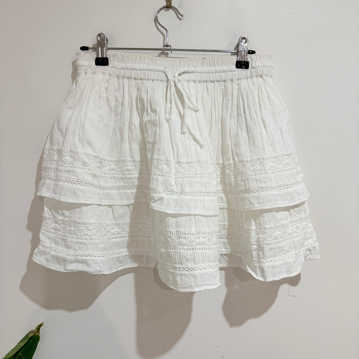 Glassons White Tiered Mini Skirt Size 8