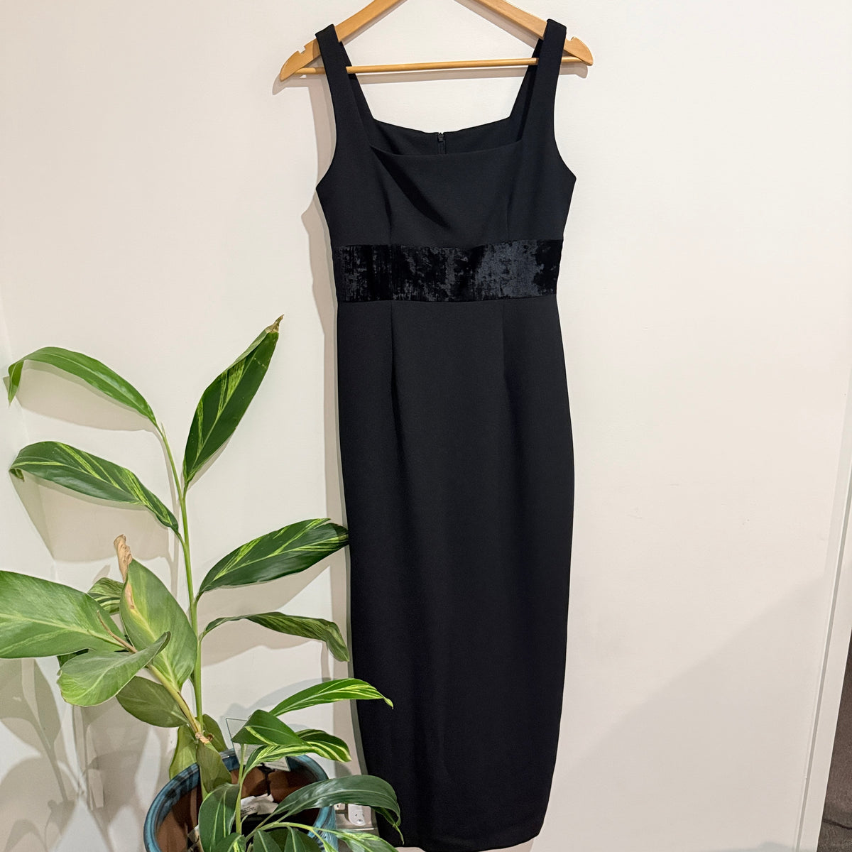 Cue Black Velvet Waist Sleeveless Midi Dress Size 10
