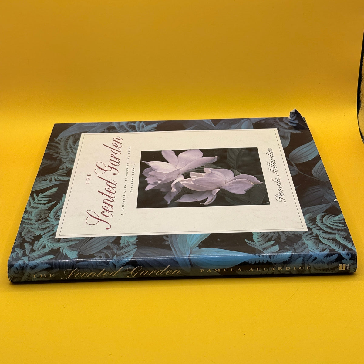 The Scented Garden: A Complete Guide to Growing and Using Scented Plants by Pamela Allardice