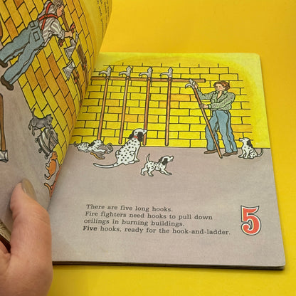 The Fire Fighters' Counting Book by Polly Curren (1983)