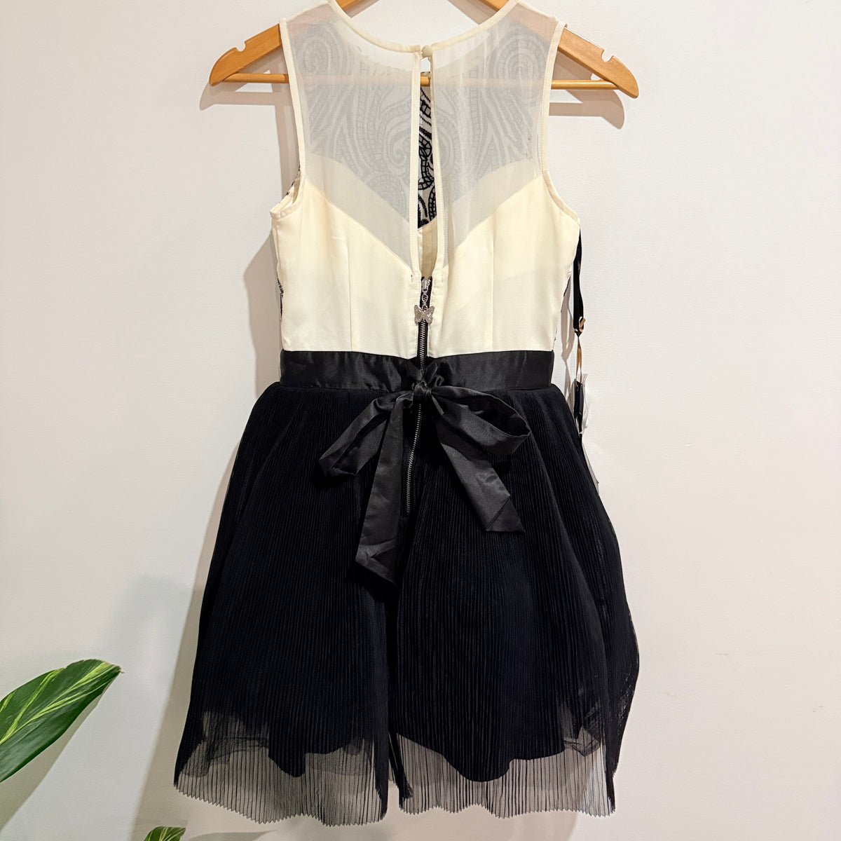 Lipsy London Black and Ivory Embroidered Tulle Dress Size UK 8