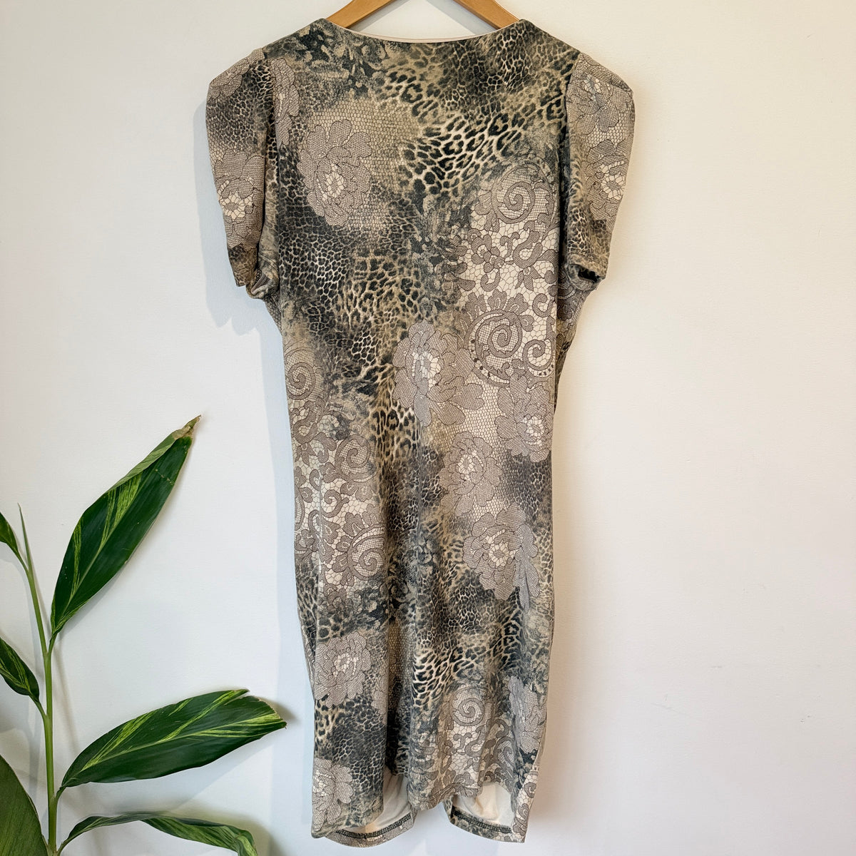 Cue Animal Print Ruched Cap Sleeve Dress Size 14