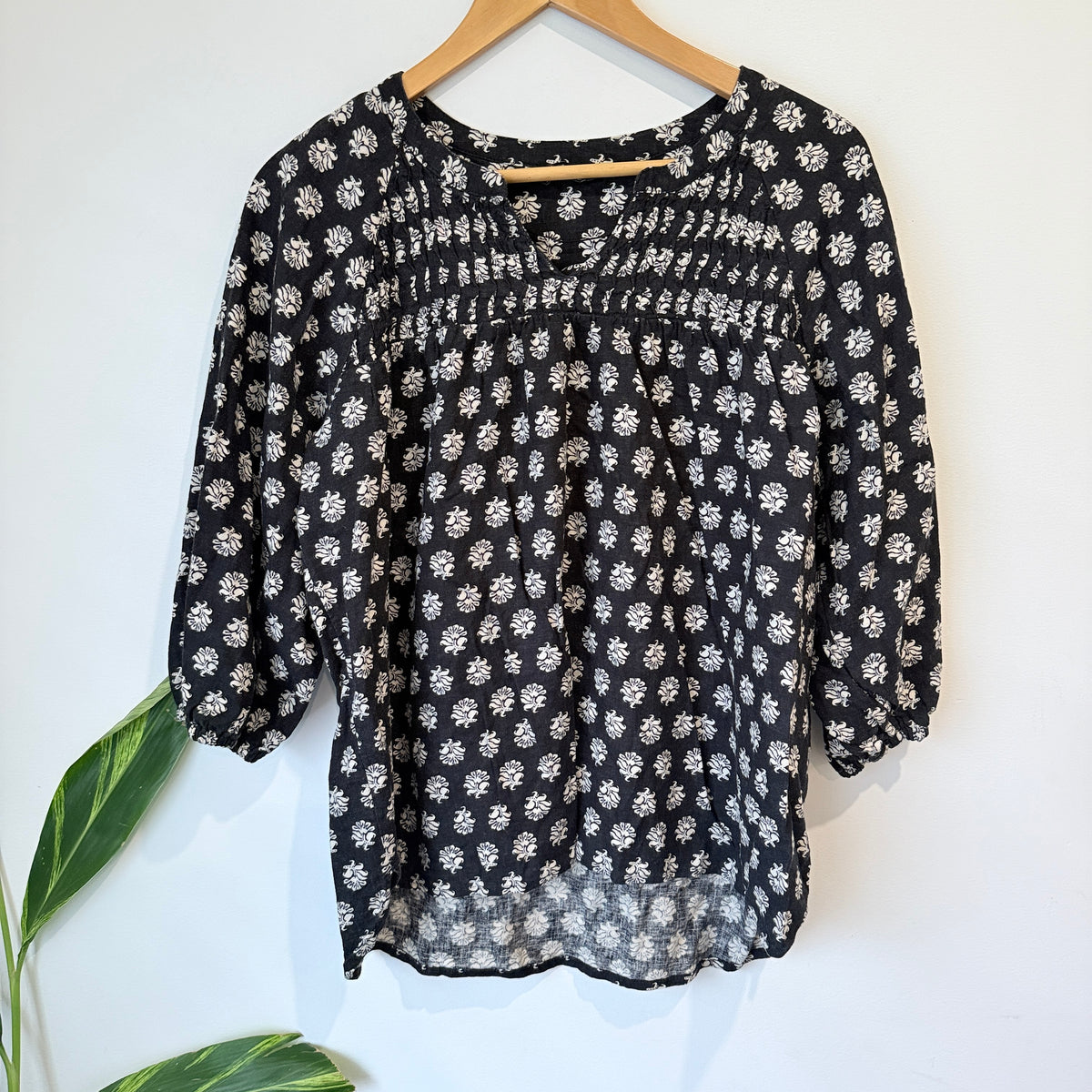 Black and White Floral Print Half Sleeve Top Size 14