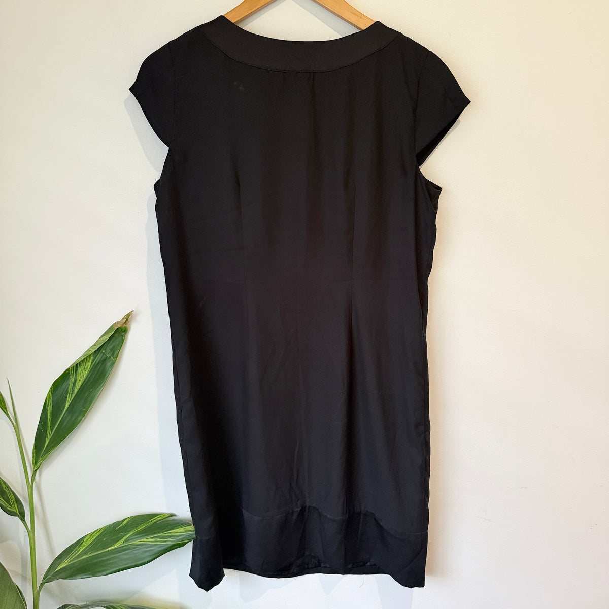 H&M Black Bow Detail Cap Sleeve Shift Dress Size 8