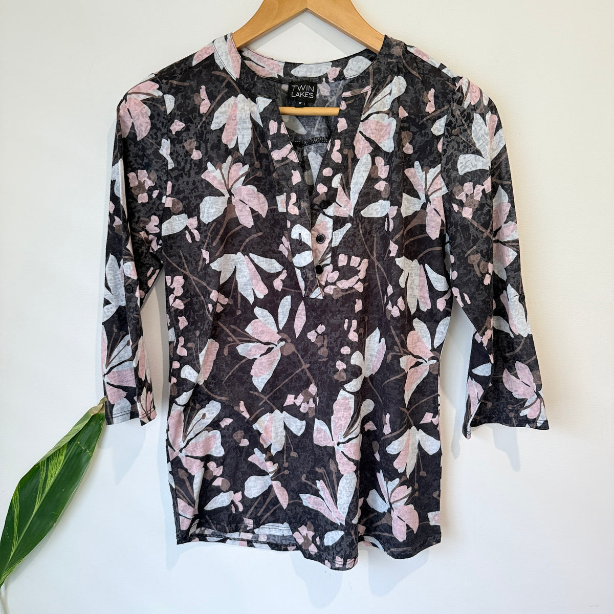 Twin Lakes Charcoal and Pink Leaf Print Top Size S