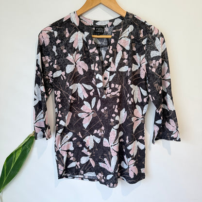 Twin Lakes Charcoal and Pink Leaf Print Top Size S