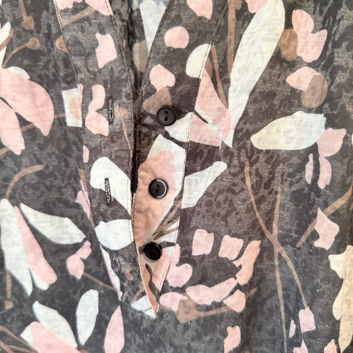 Twin Lakes Charcoal and Pink Leaf Print Top Size S