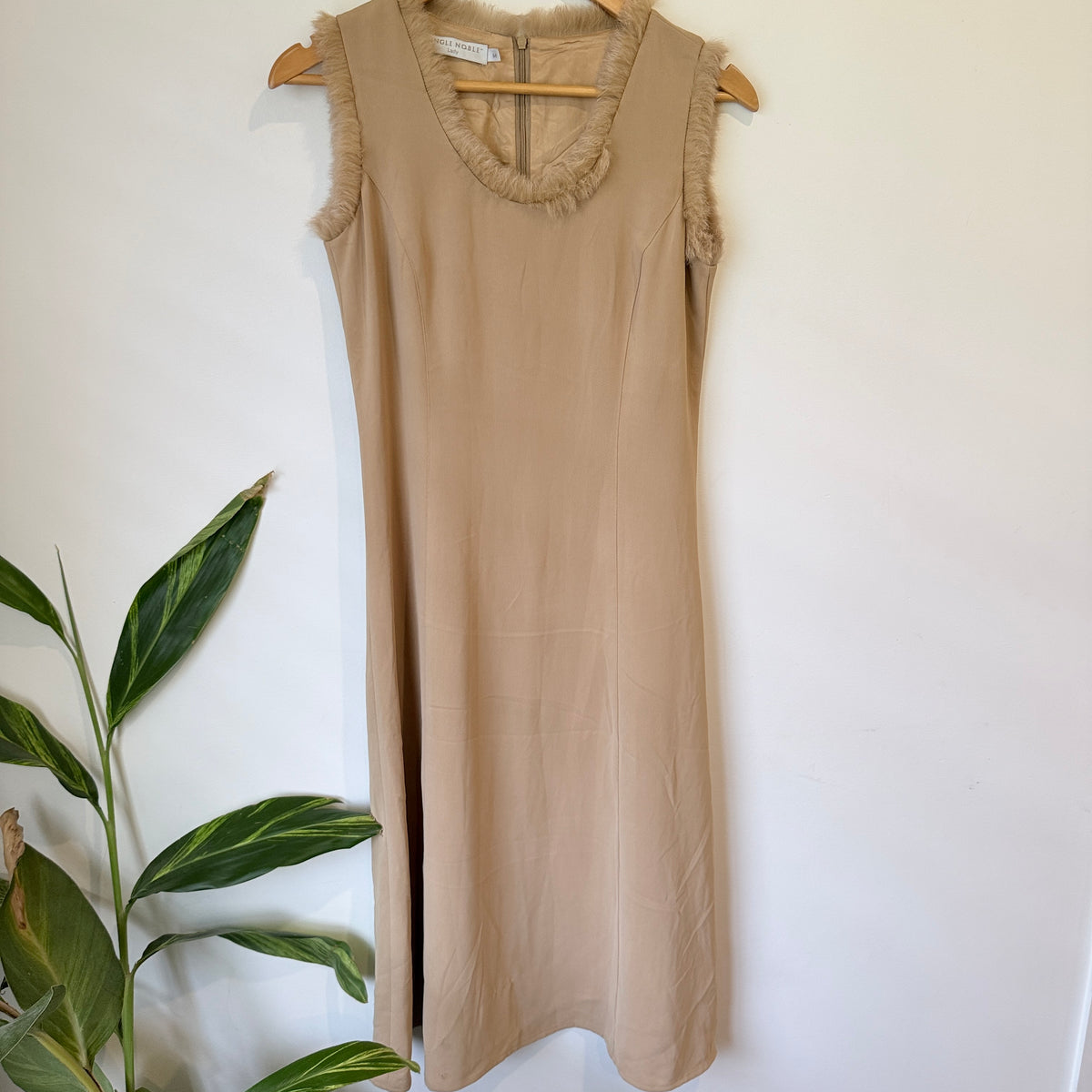 Single Noble Sleeveless Dress Size M | U/Arm to U/Arm 41cm