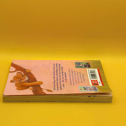 Zoe's Rescue Zoo: The Lonely Lion Cub by Amelia Cobb