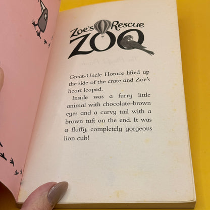 Zoe's Rescue Zoo: The Lonely Lion Cub by Amelia Cobb
