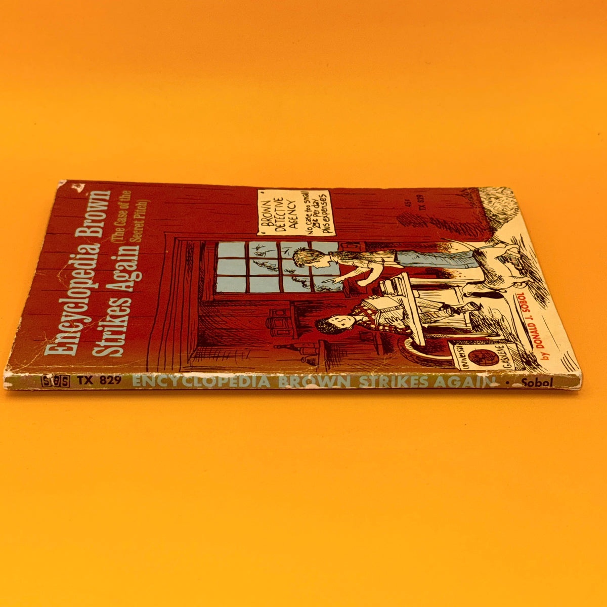 Encyclopedia Brown Strikes Again by Donald J. Sobol (1972)