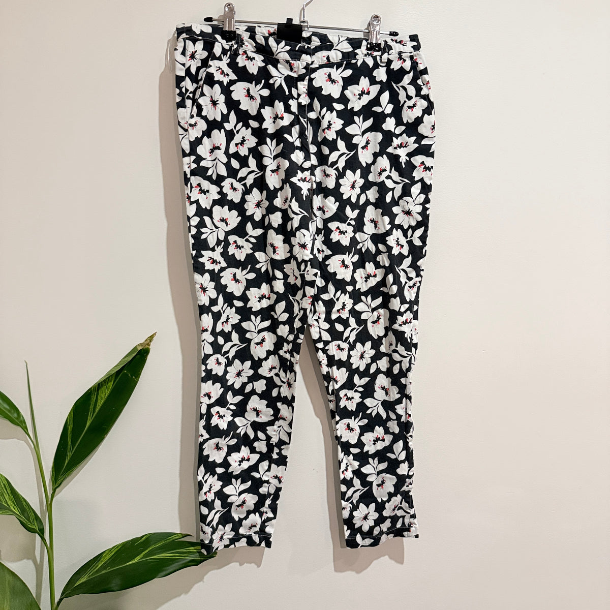 Urban Precinct Black and White Floral Print Pants Size 12