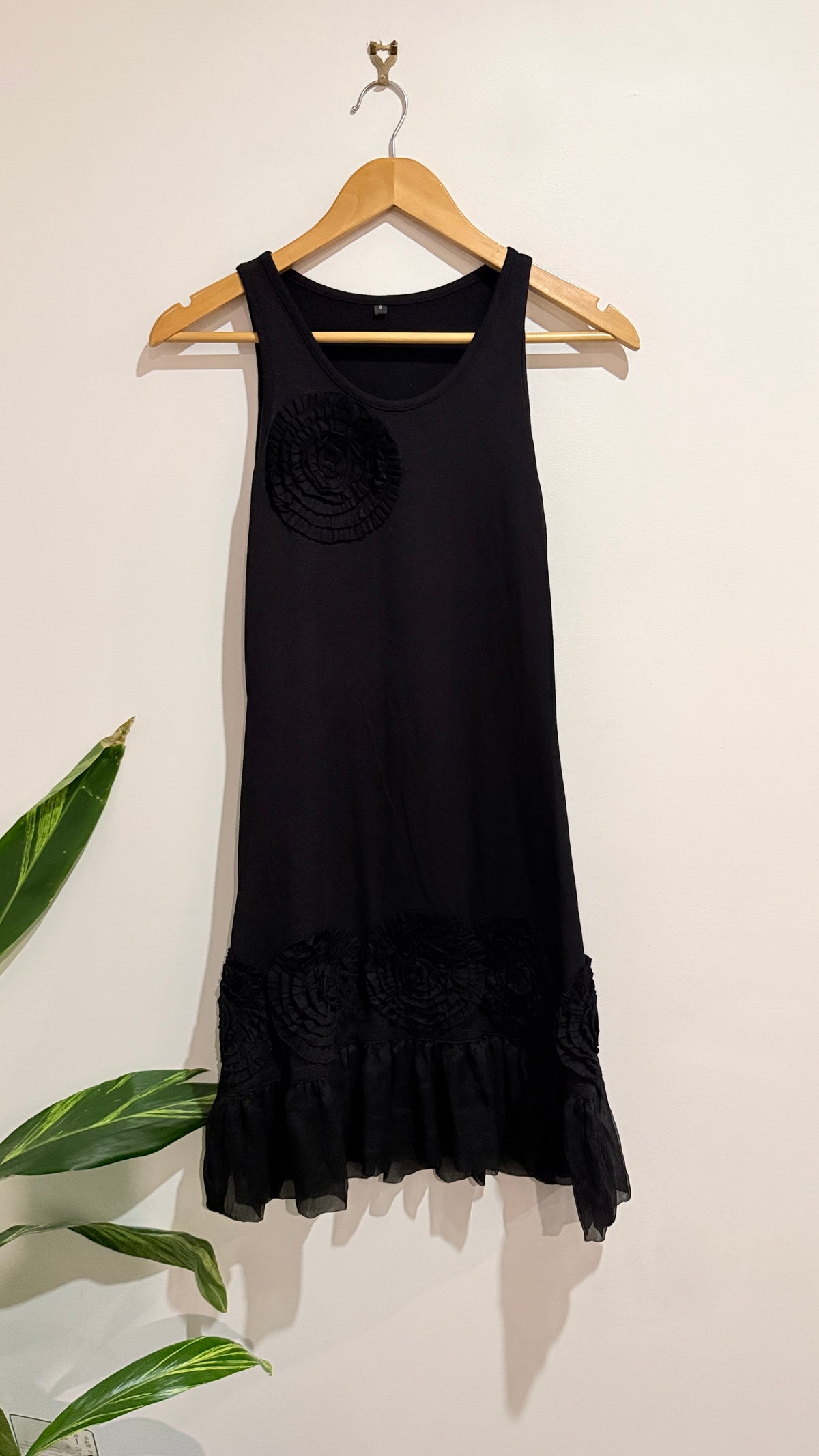 Black Rosette Applique Ruffle Hem Sleeveless Dress Size S