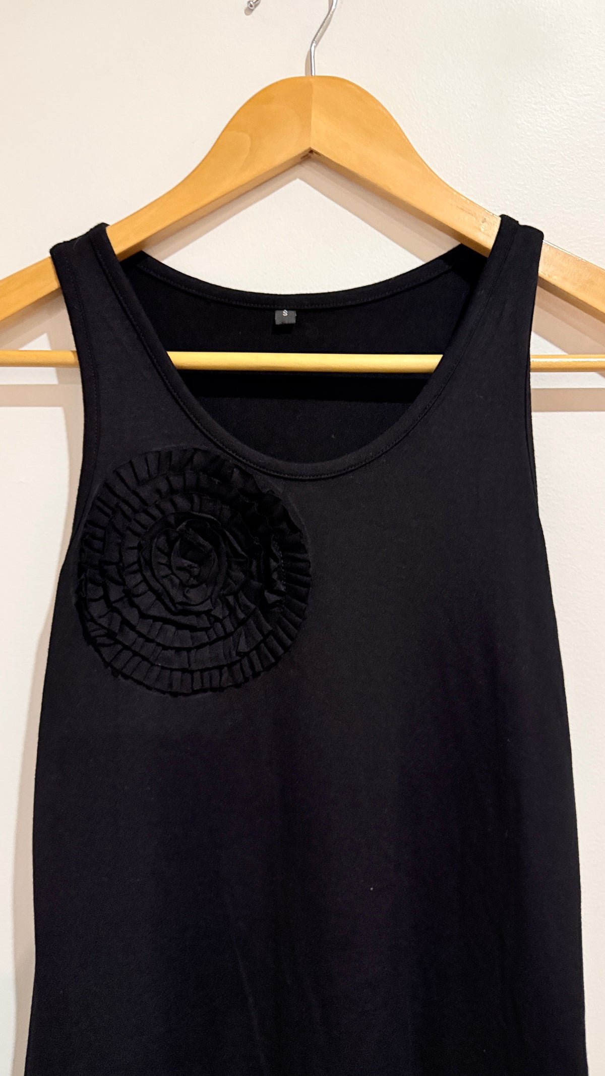 Black Rosette Applique Ruffle Hem Sleeveless Dress Size S