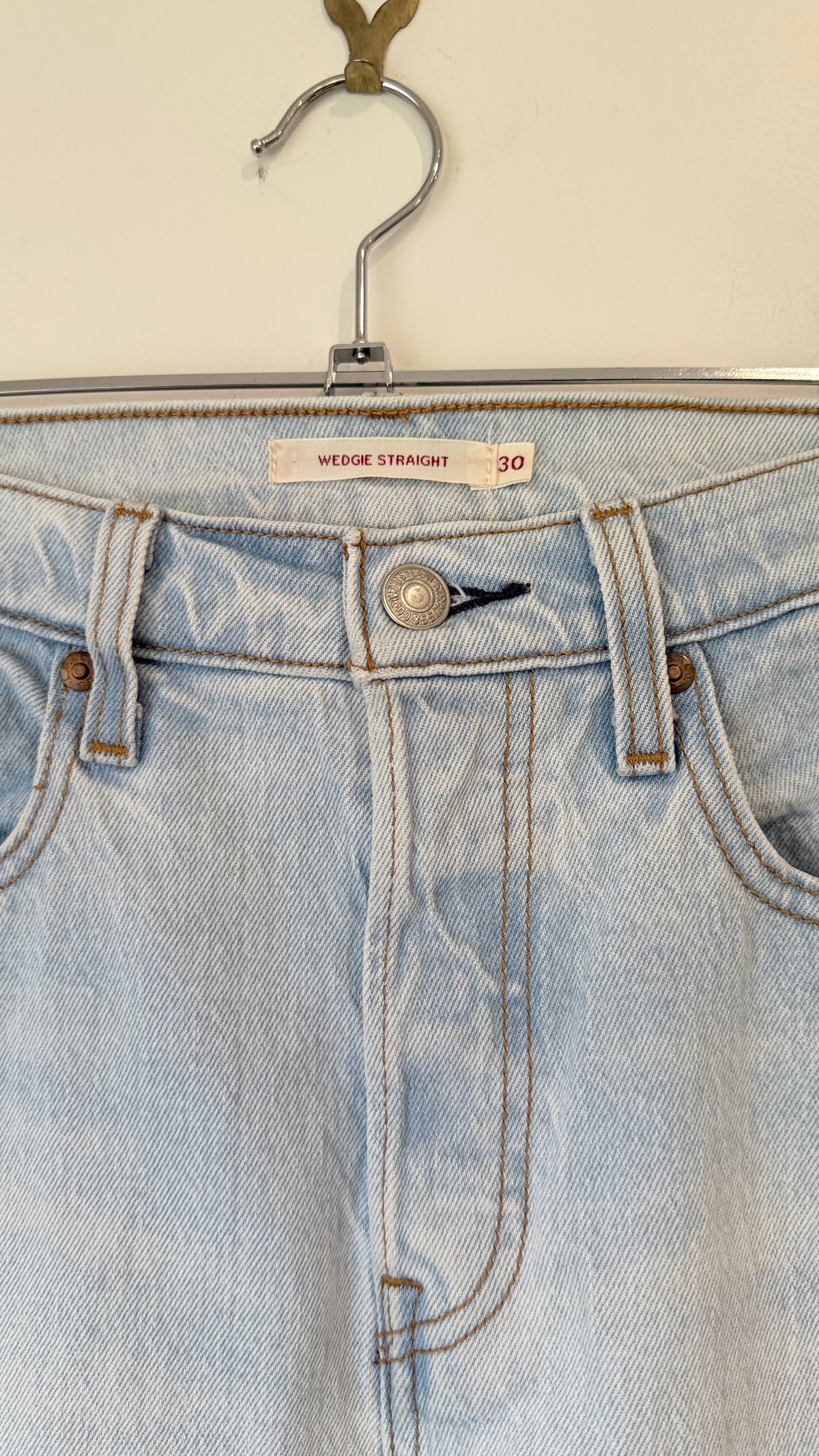 Levi's Wedgie Straight Light Wash Jeans Size 30