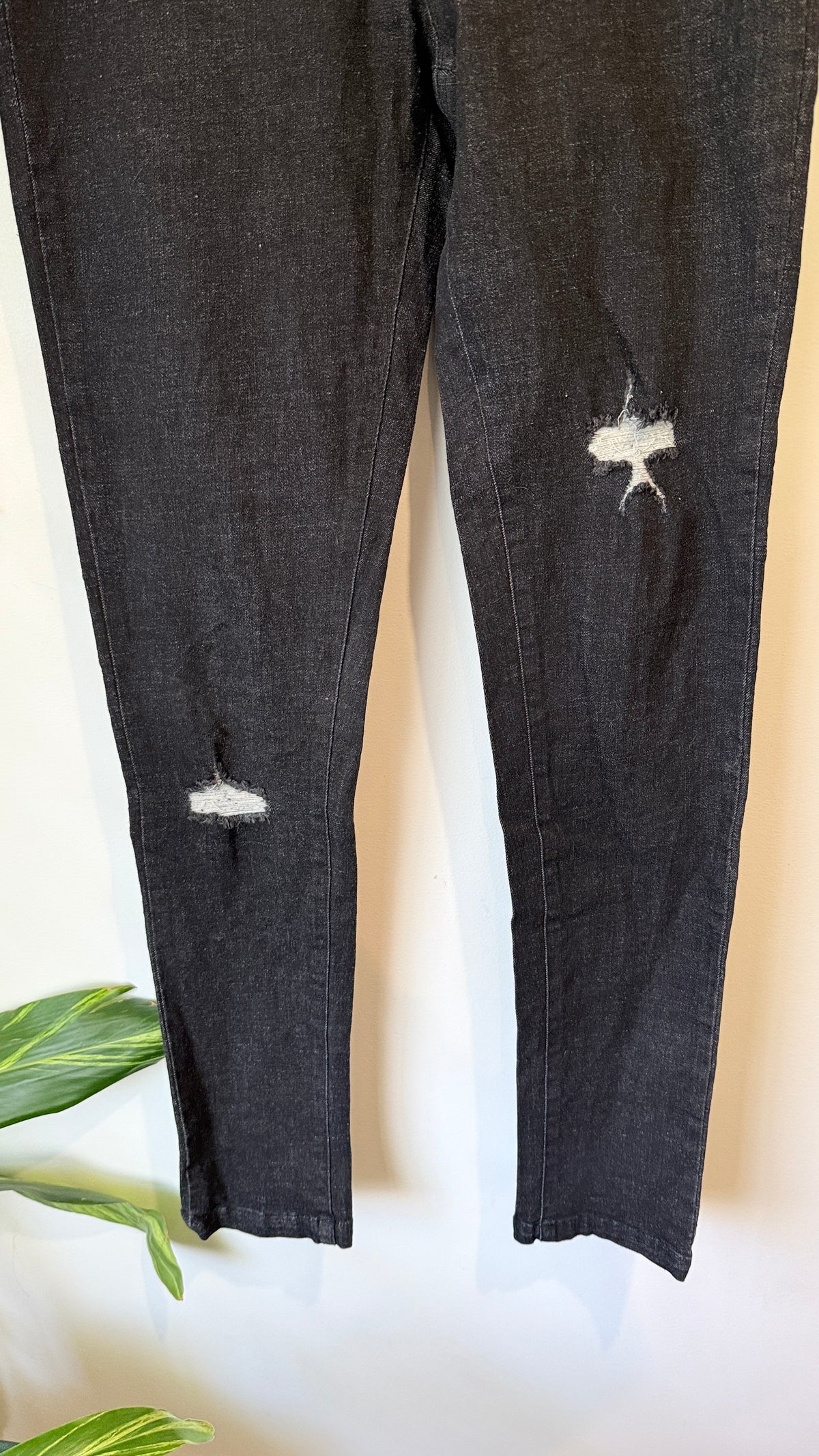 Classified With Love Size M Black Distressed Jeggings