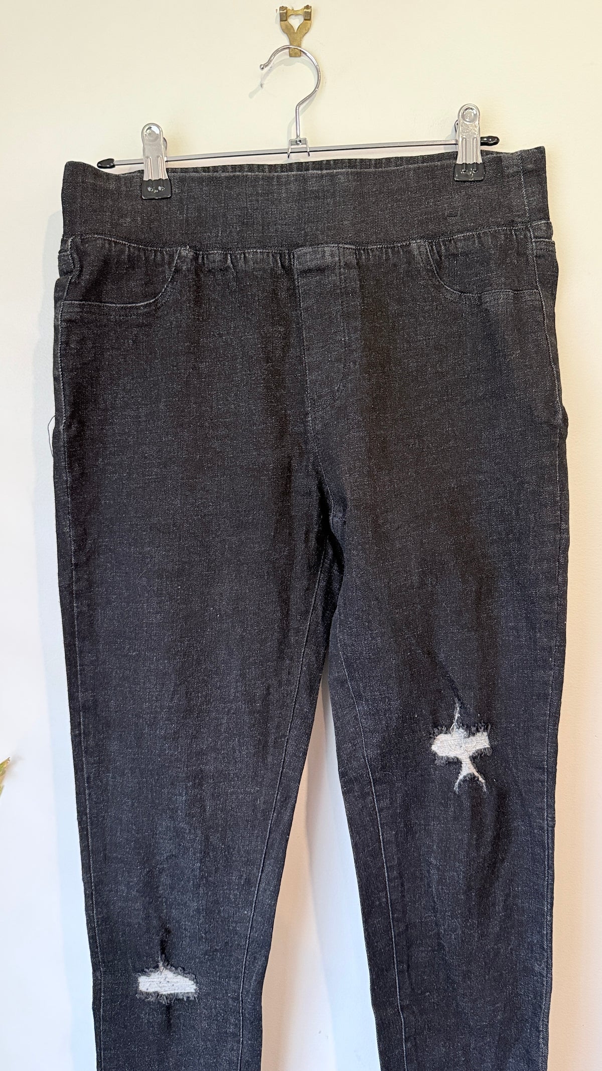 Classified With Love Size M Black Distressed Jeggings