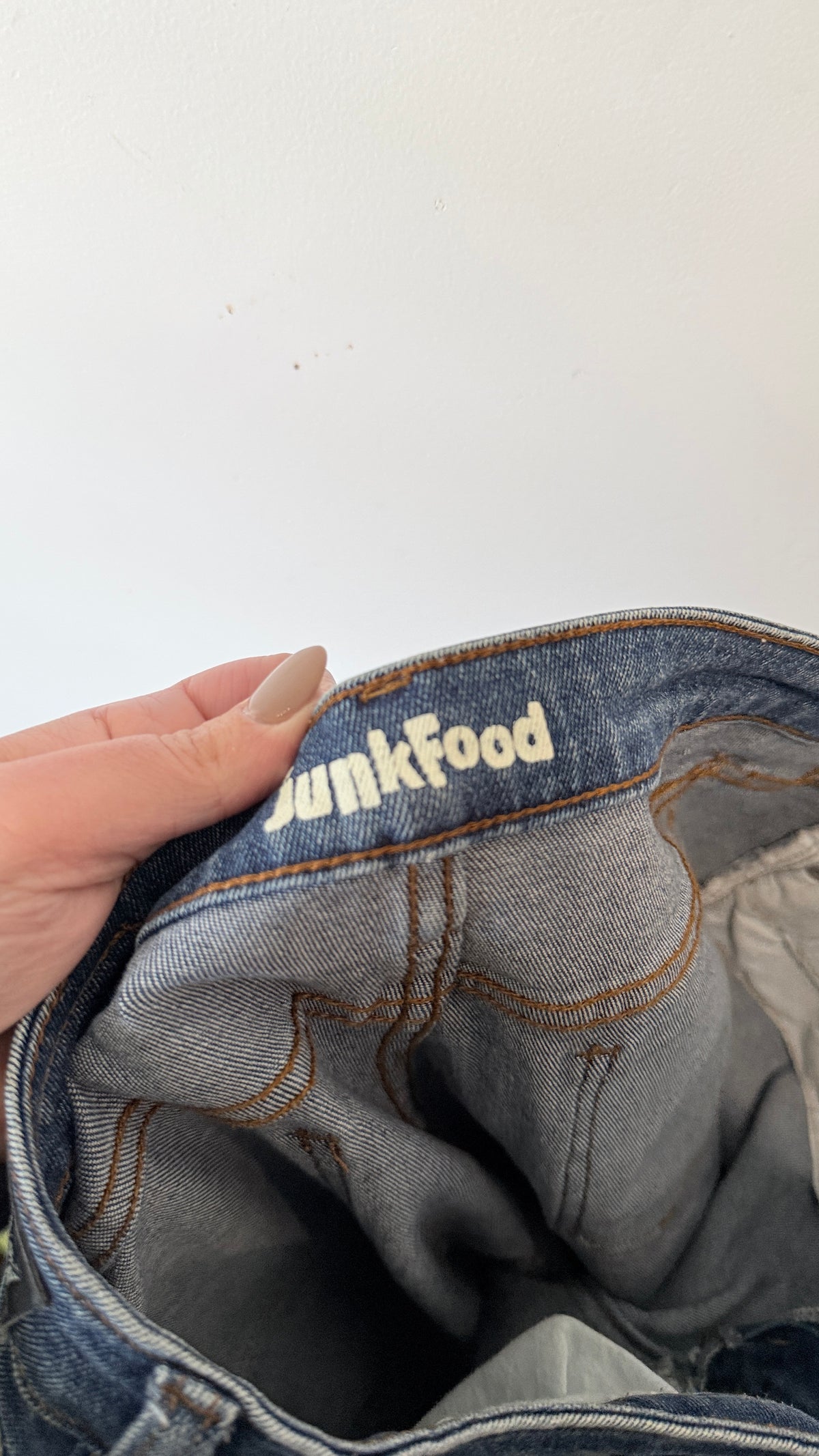 Junk Food Distressed Raw Hem Jeans Size L