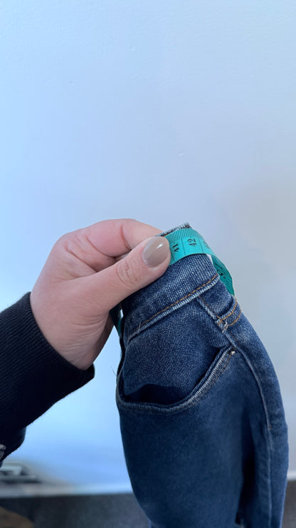 Junk Food Distressed Raw Hem Jeans Size L