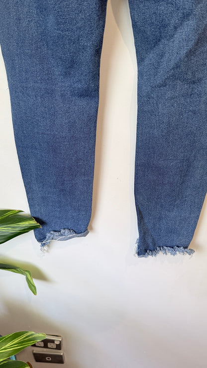 Junk Food Distressed Raw Hem Jeans Size L