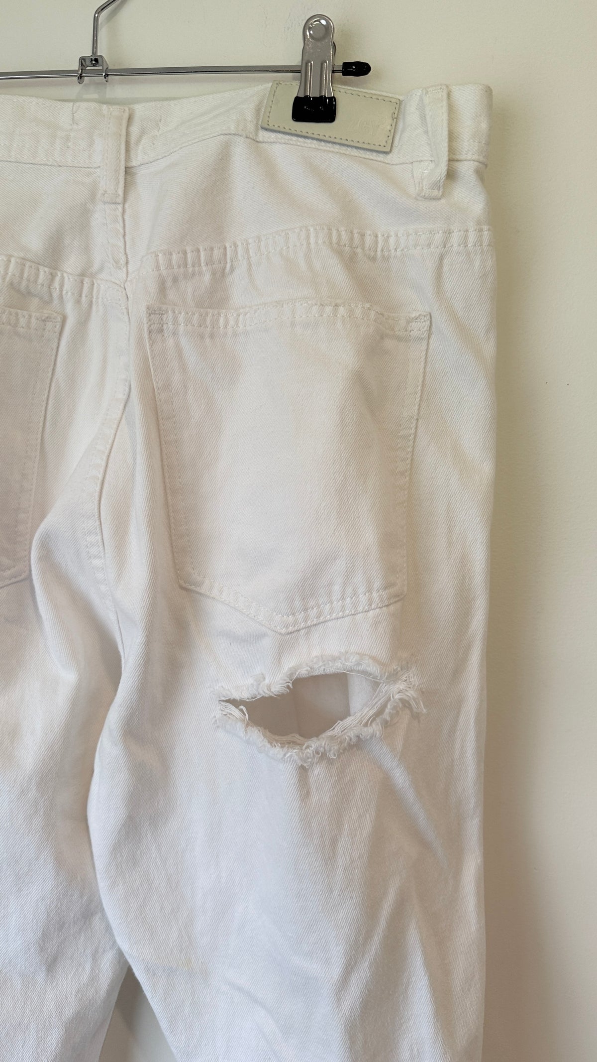 Ziggy Denim White Distressed Jeans Size 32