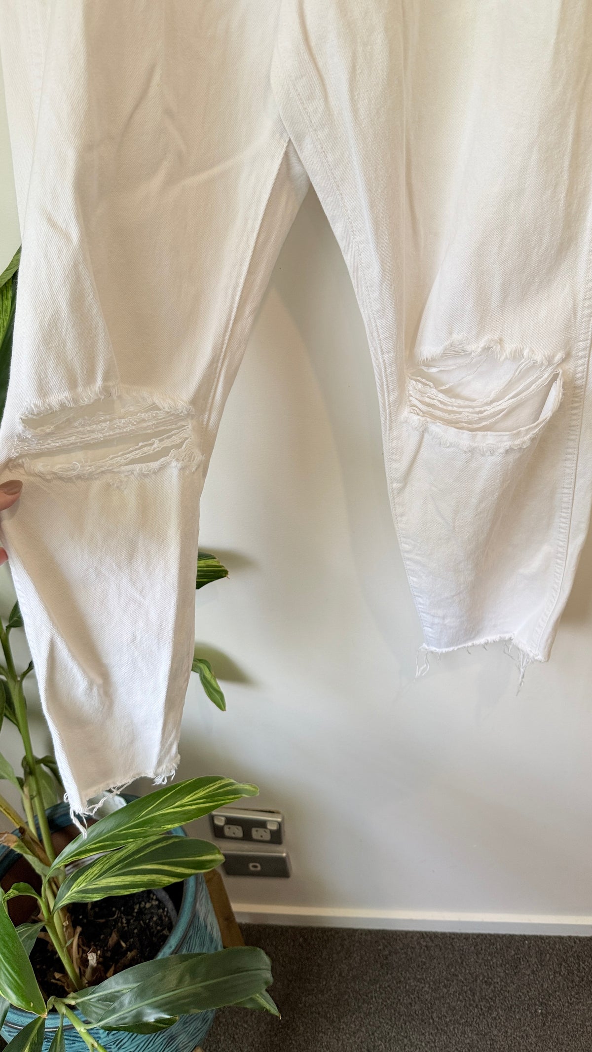 Ziggy Denim White Distressed Jeans Size 32