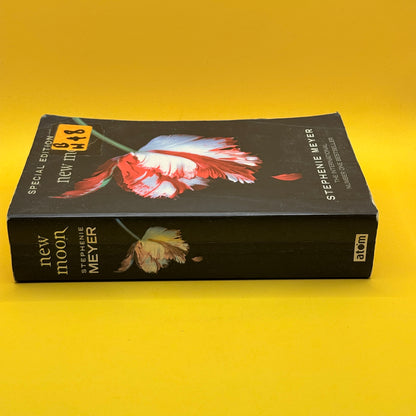 New Moon by Stephenie Meyer (Special Edition)